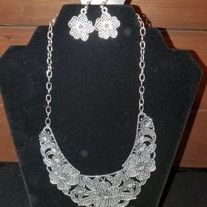 Paparazzi Necklace & Earring Set